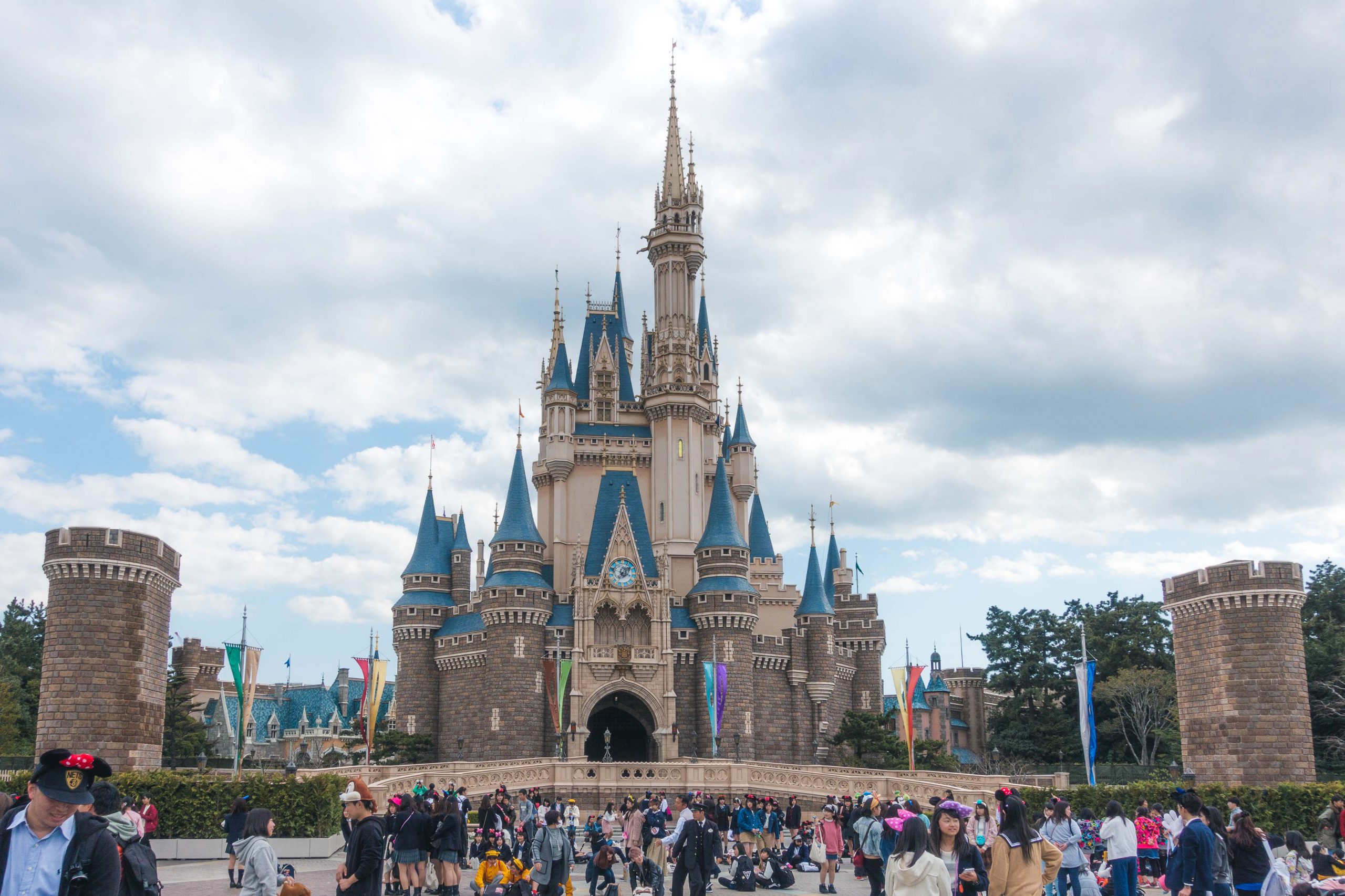 Tokyo Disney | Maybe The Best Disney - Humble and Free